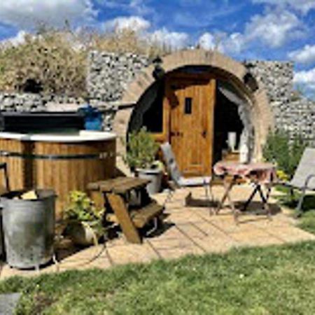 Romantic Escape Luxury Hobbit House With Hot Tub! Sheerness Exterior foto