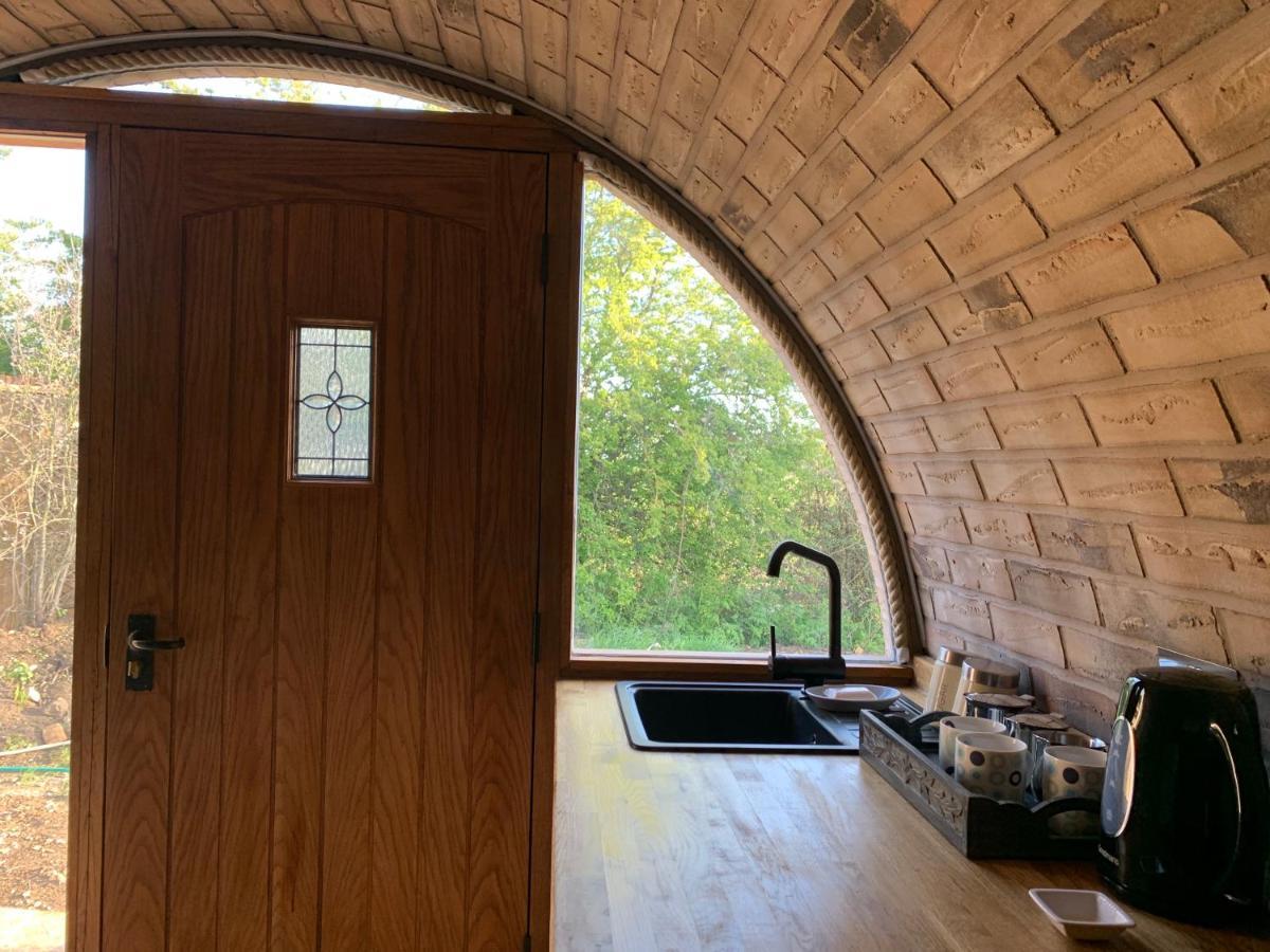 Romantic Escape Luxury Hobbit House With Hot Tub! Sheerness Exterior foto